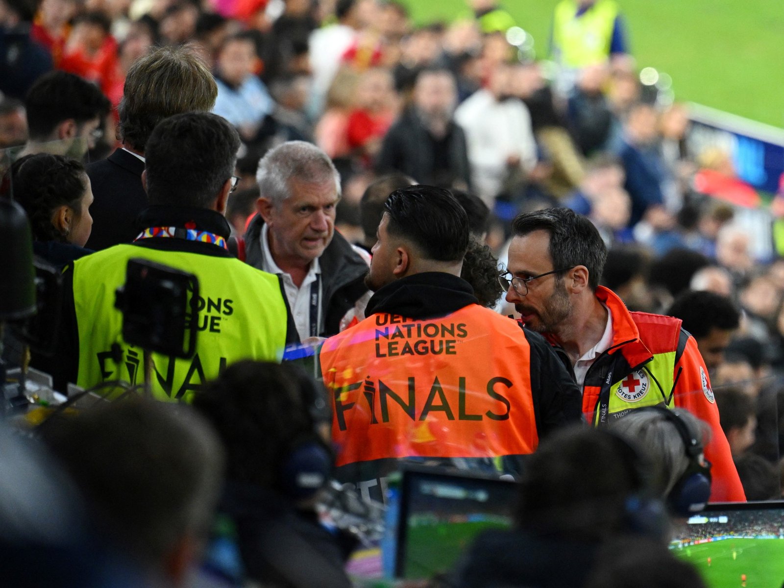 un hincha murió al caer de una tribuna en Alemania