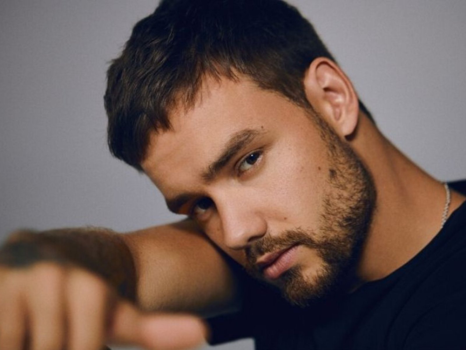 un mozo y el empleado de un hotel a juicio por entregarle drogas al músico de One Direction