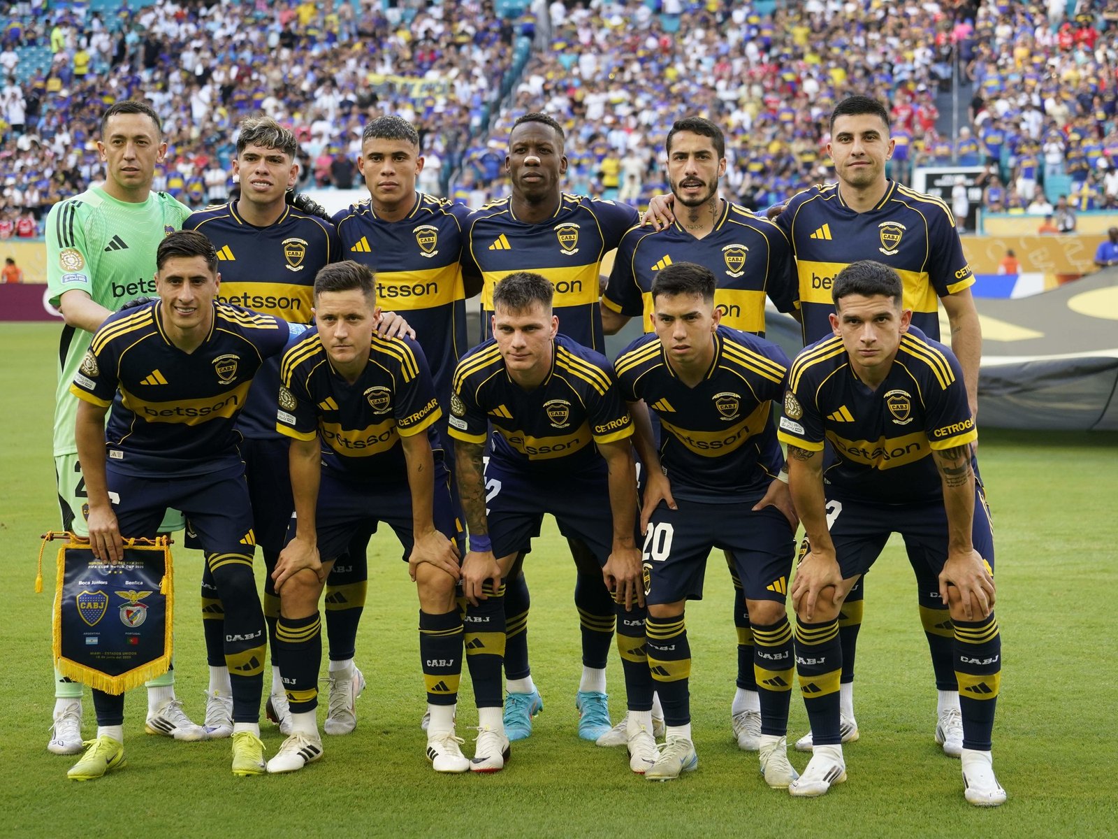 volvió lesionarse, duró menos de 20 minutos en cancha y lo expulsaron por protestar