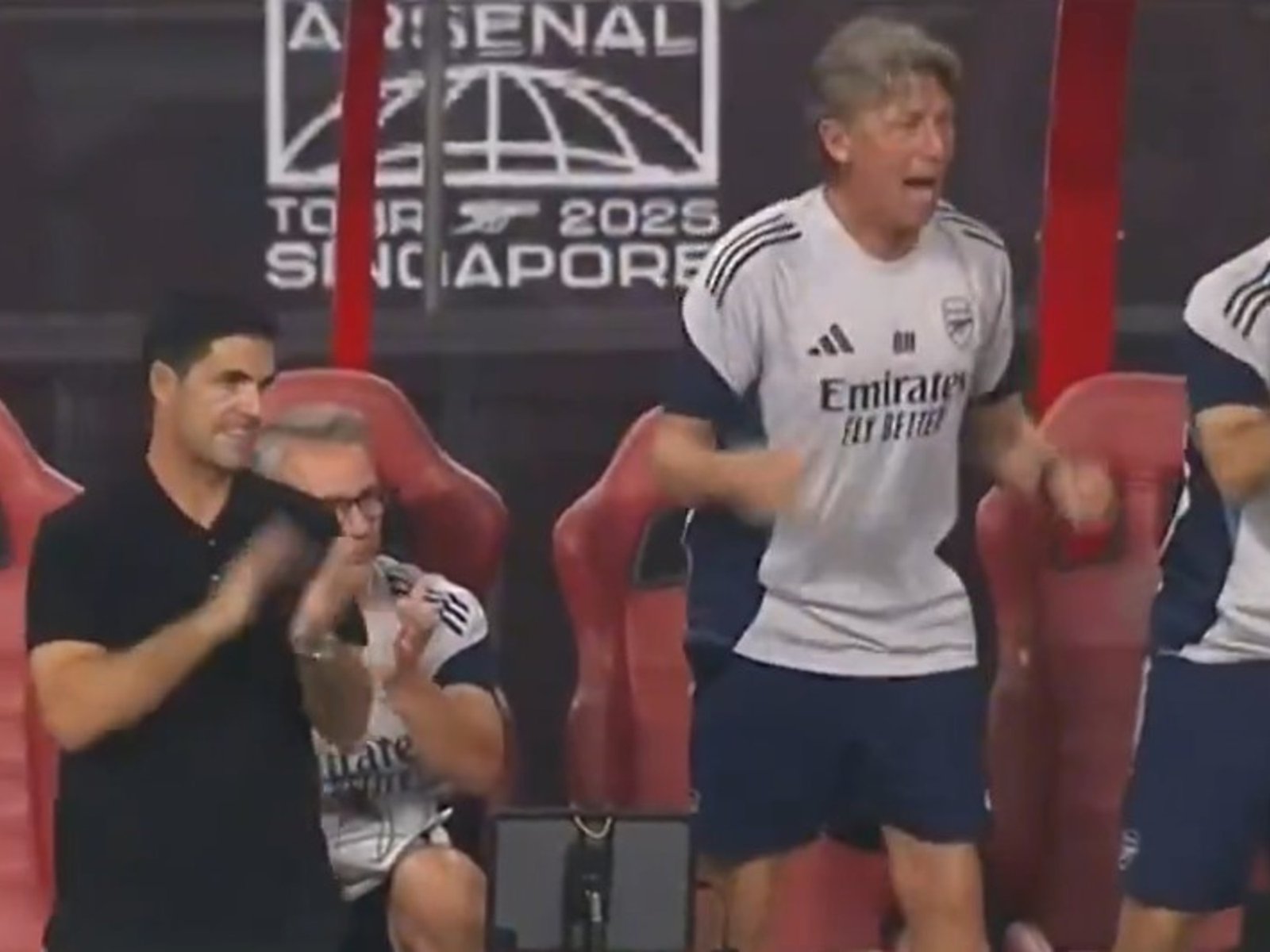 Cómo fue el debut de Gabriel Heinze como ayudante de campo de Mikel Arteta en la victoria del Arsenal frente al Milan