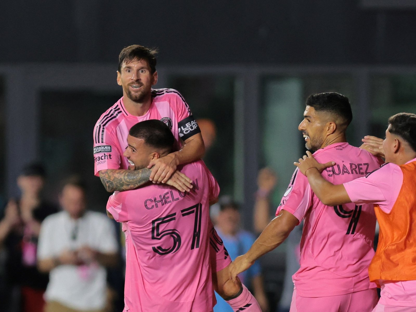 Con dos asistencias de Lionel Messi, el debut de Rodrigo de Paul y un gol del Chelo Weigandt, Inter Miami logró un triunfo agónico sobre Atlas
