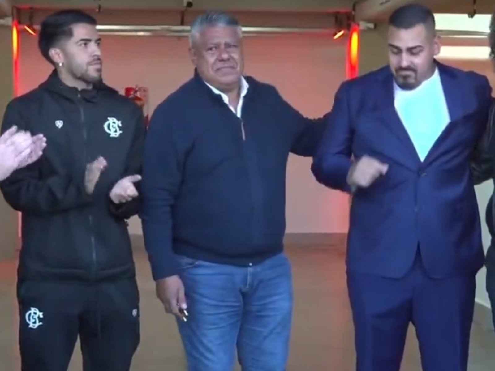 Con lágrimas y junto a Riquelme y Lavezzi, Chiqui Tapia reinauguró el estadio de Barracas Central que lleva su nombre