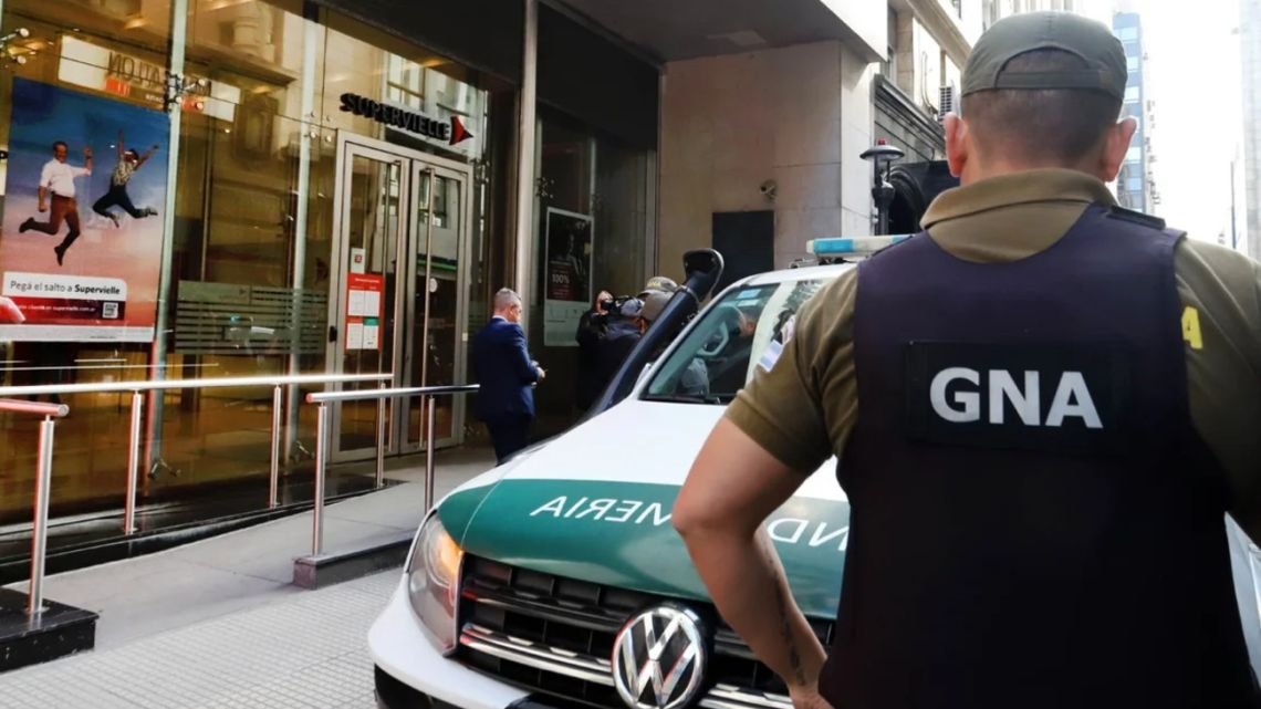 Detuvieron a 4 gendarmes: los acusan de robar un millón de pesos en un control vehicular