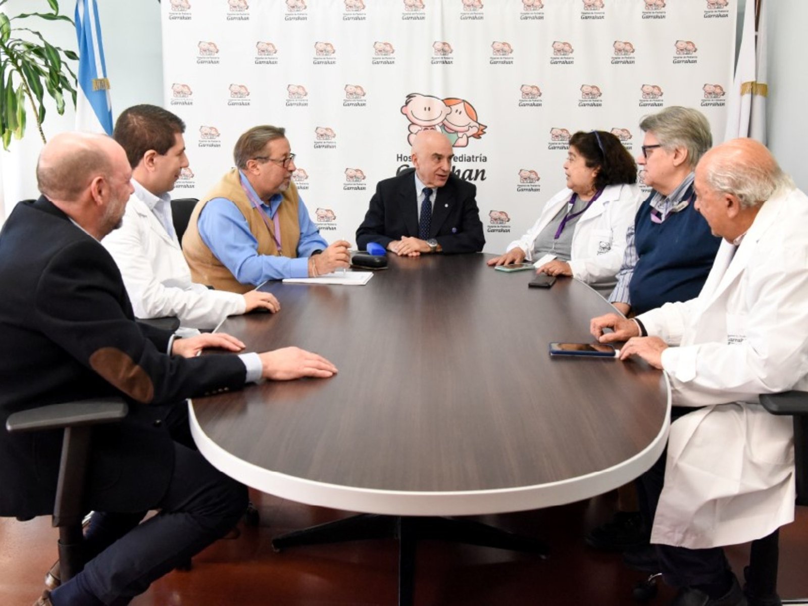 El Gobierno pone al frente del Garrahan a un director médico que intervino otro hospital y crece el conflicto