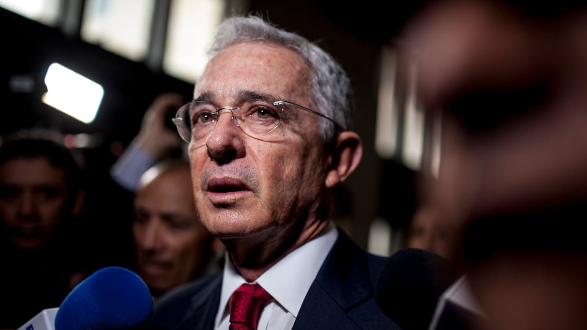 El caso contra Álvaro Uribe, paso a paso: de la acusación de paramilitarismo a la condena por soborno a testigos y fraude procesal