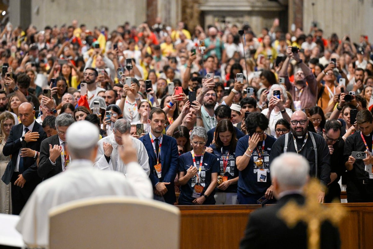 El papa León XIV llama a los ‘influencers’ católicos a “romper la lógica de la polarización” para vencer “las ‘fake news’ y la frivolidad” | Sociedad