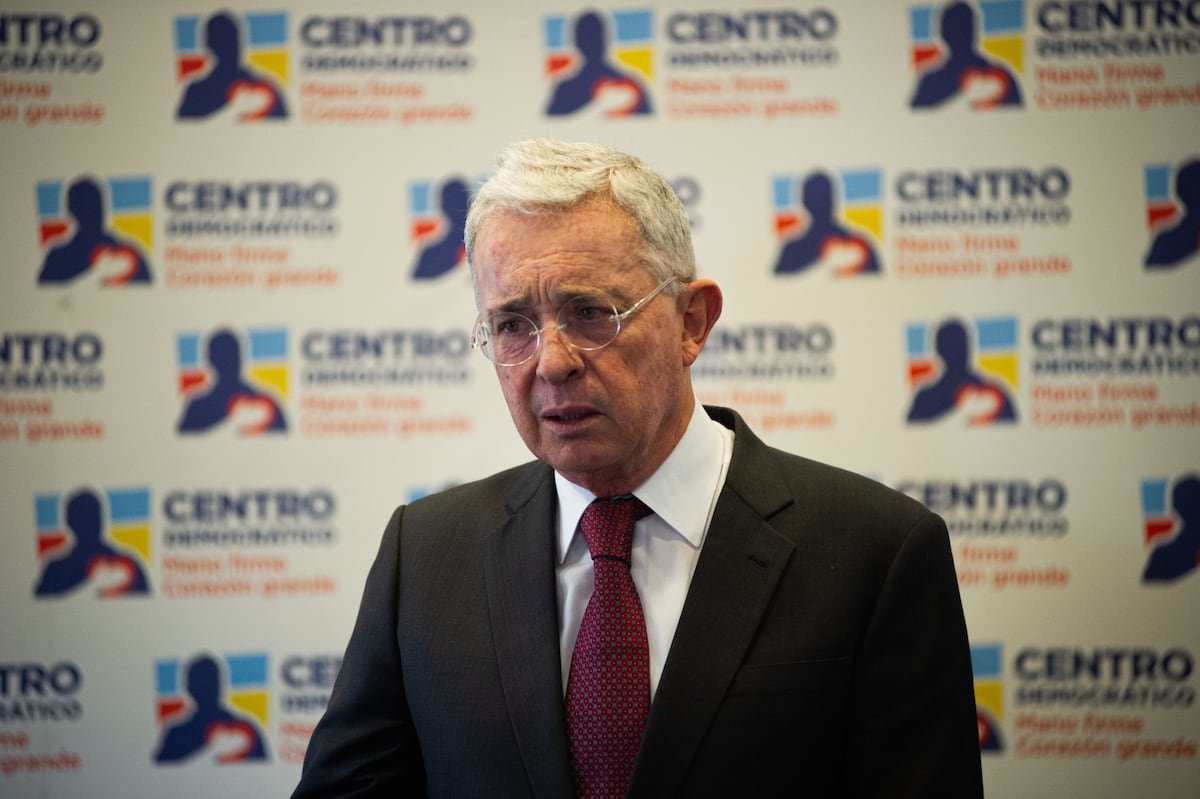 El partido uribista Centro Democrático busca un salvavidas tras la condena contra su máximo líder