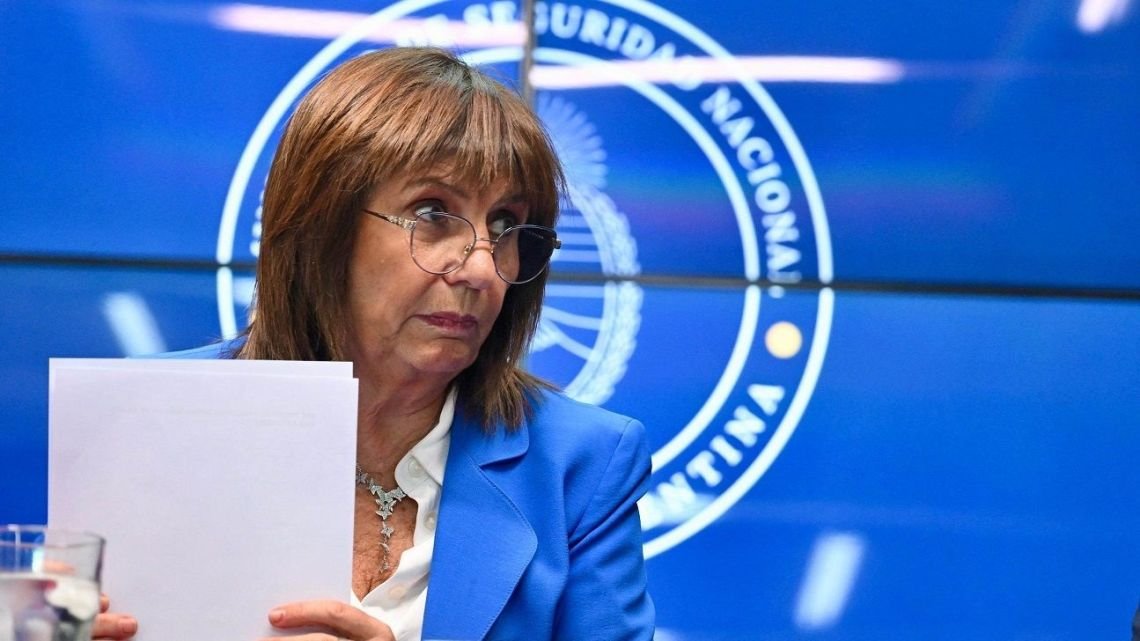 En Salta, imputaron a un hombre que amenazó a Bullrich por Facebook
