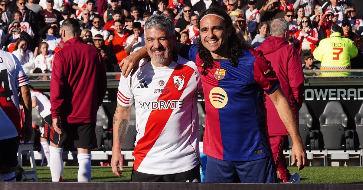 Lo más destacado del partido de leyendas entre River y el Barcelona: el gol de Ortega, un emotivo momento junto al Beto Alonso y ovaciones a montones :: Olé