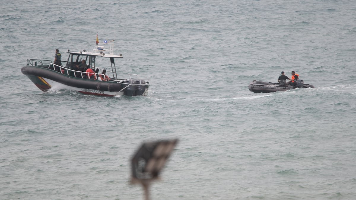 Más de 50 menores migrantes llegan a Ceuta a nado por la zona de El Tarajal | España