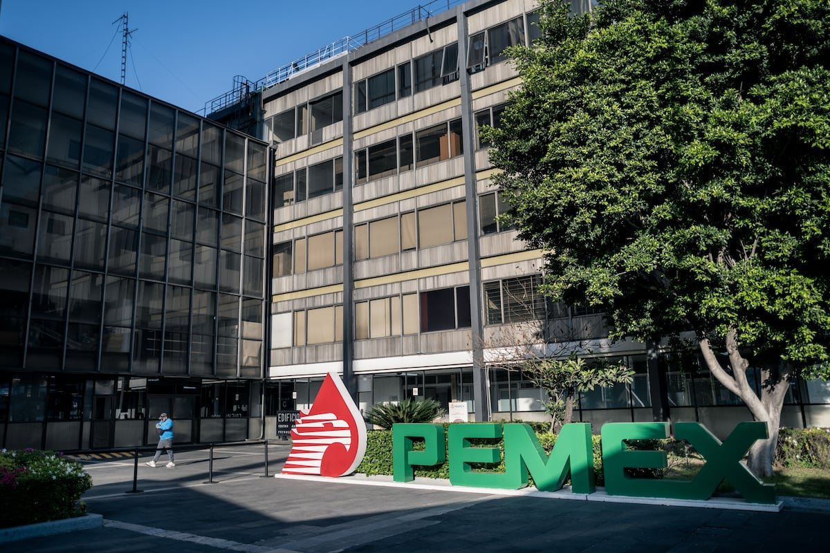 México coloca 12.000 millones de dólares en bonos para ayudar a Pemex