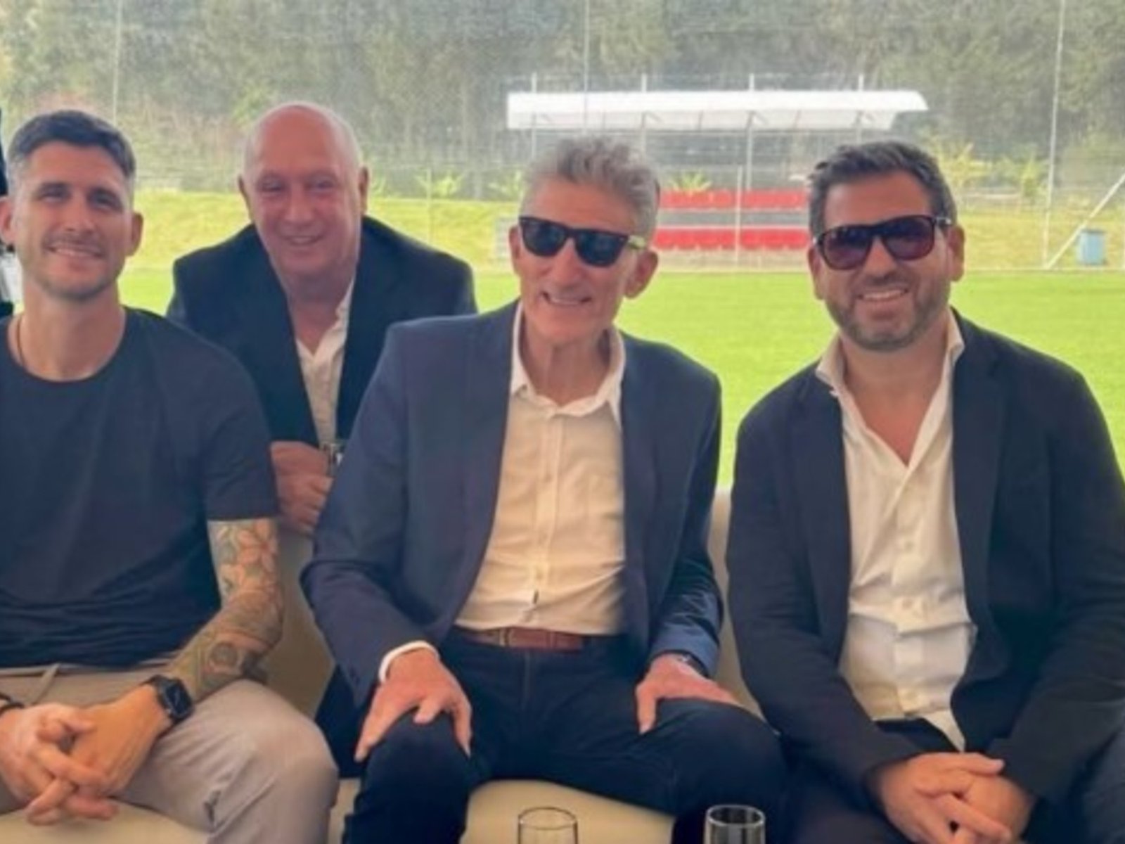 Mientras lucha contra su enfermedad, el Patón Bauza reapareció en público en Quito