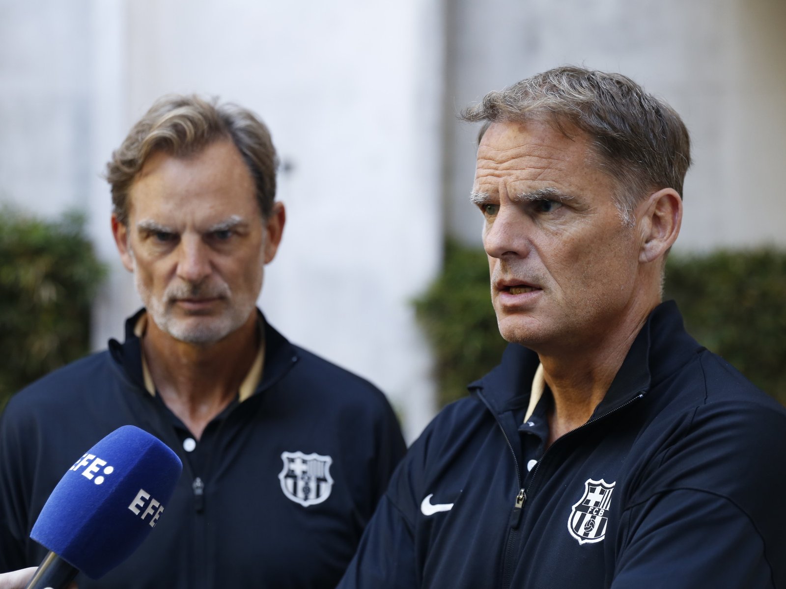 Phillip Cocu y Frank y Ronald De Boer, tres glorias “naranjas” que llegaron a Buenos Aires para jugar el “Choque de Leyendas” entre River y Barcelona