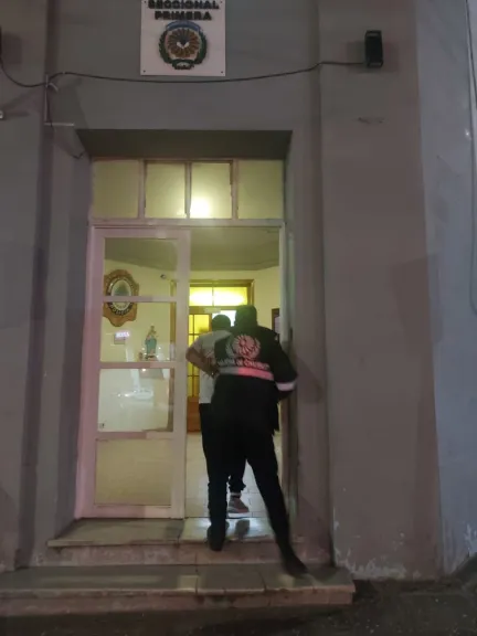 Quiso evadir un control de alcoholemia en el centro y lo detuvieron