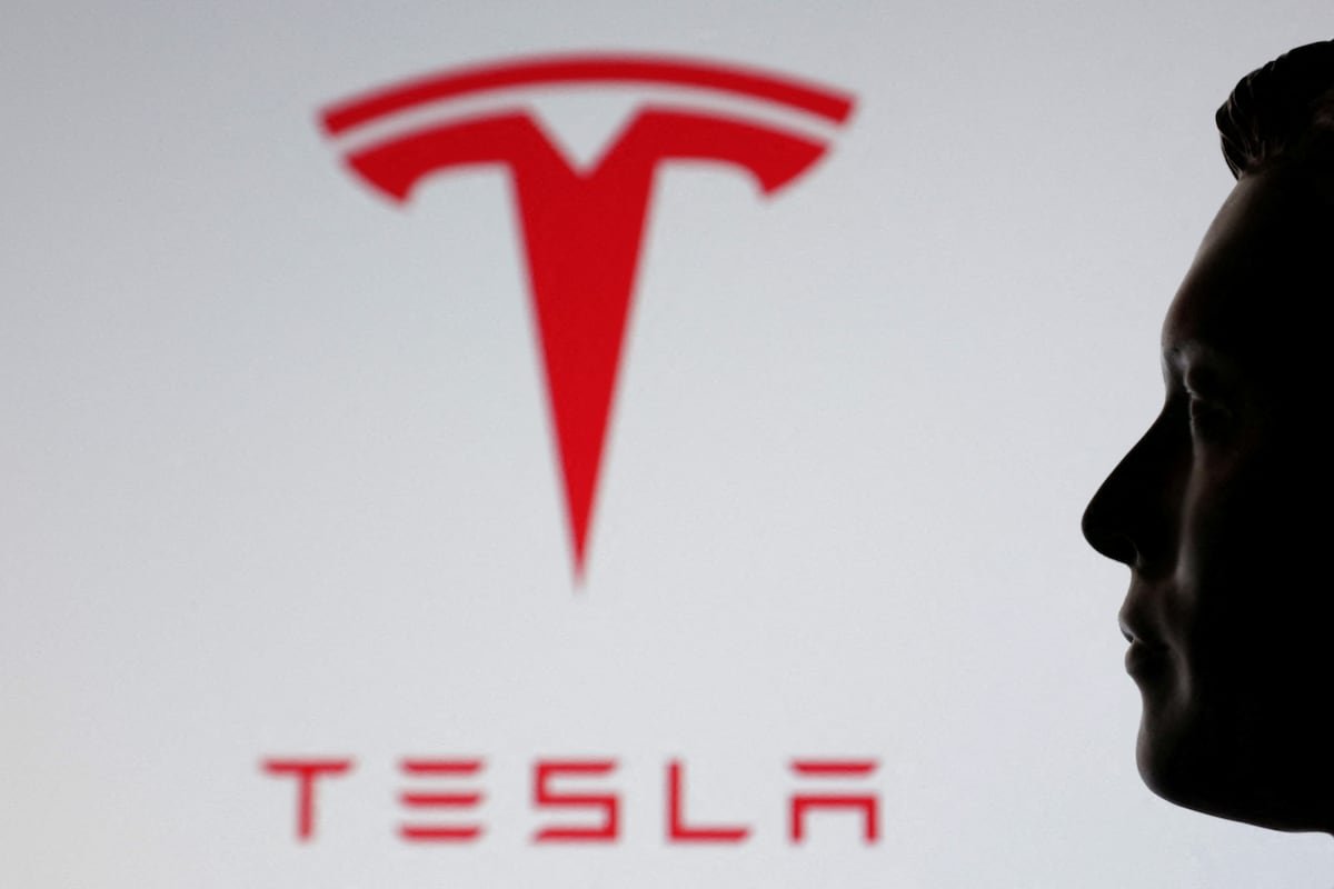 Tesla entra en zona de turbulencias: los analistas recortan su previsión y Musk avisa de un año duro | Economía