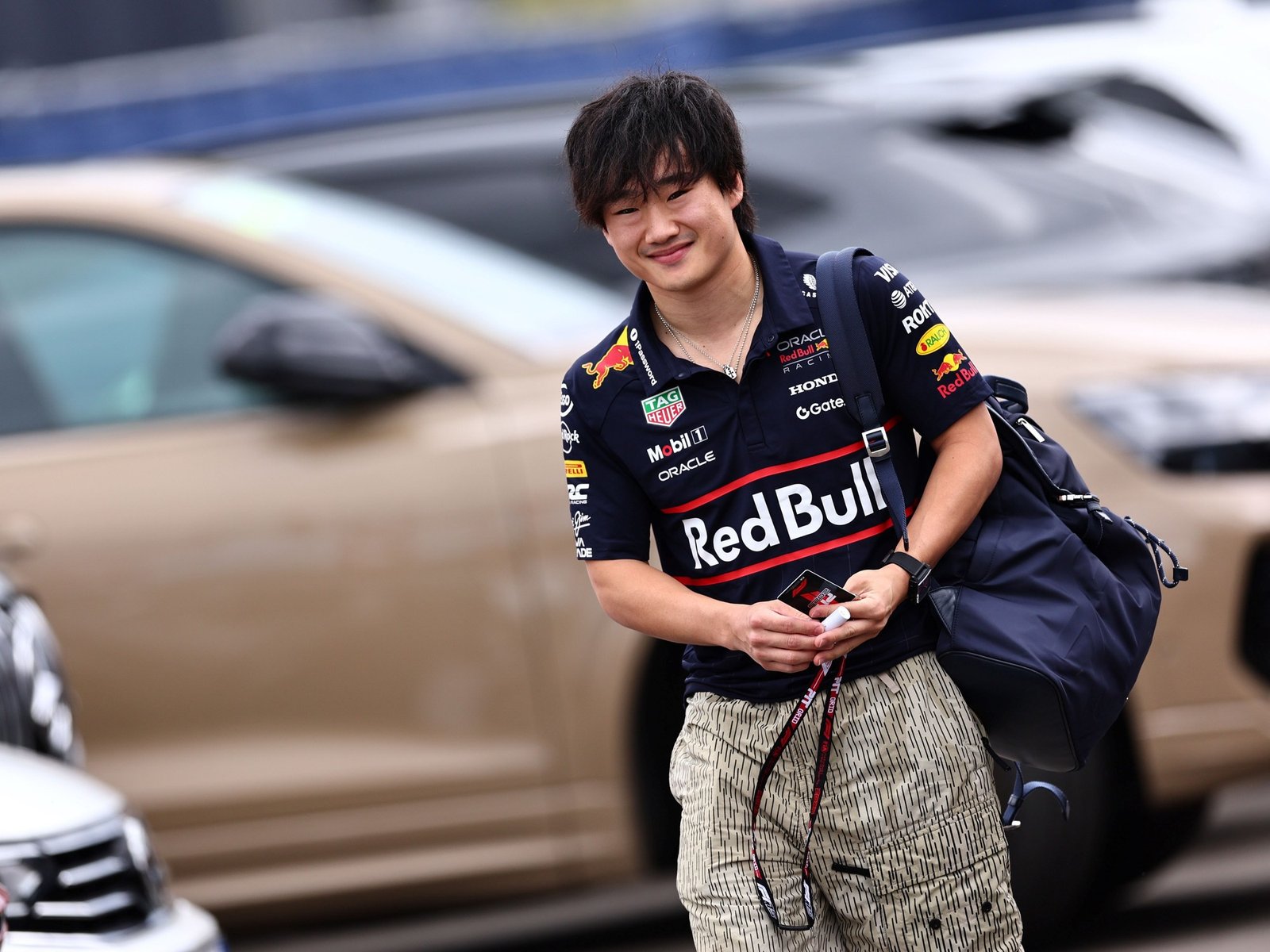 Yuki Tsunoda sufrió un insólito accidente doméstico y Red Bull se burló en redes del compañero de Max Verstappen