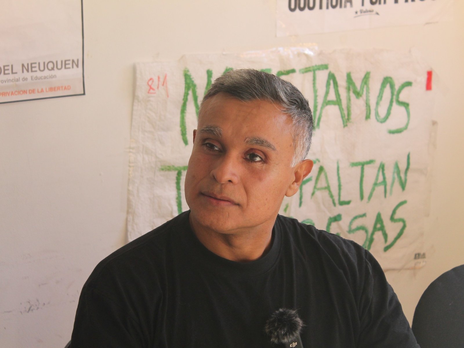 aprendió a leer y a escribir en la cárcel y ahora, en libertad, les da clases a los presos