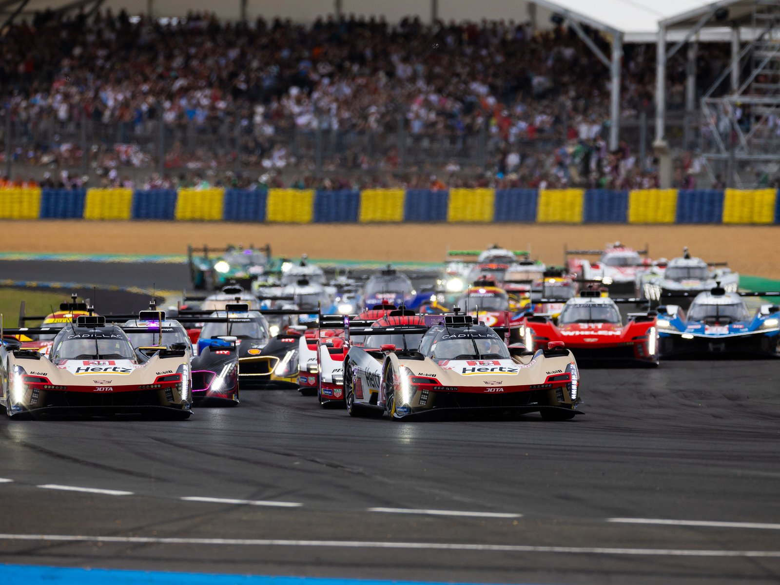 con dos argentinos y un ex campeón de Fórmula 1, la máxima categoría del automovilismo de resistencia llega a Sudamérica