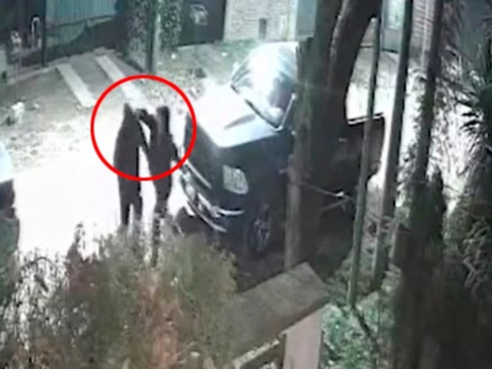 con una trompada al mentón, el custodio de L-Gante evitó que le robaran su camioneta