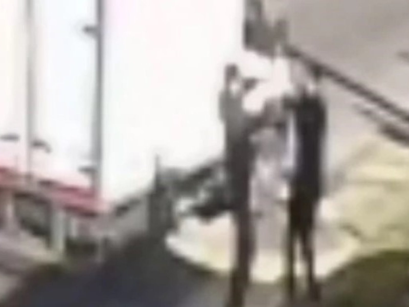 discutió con un conductor, lo siguió y le pegó con un fierro en la cabeza