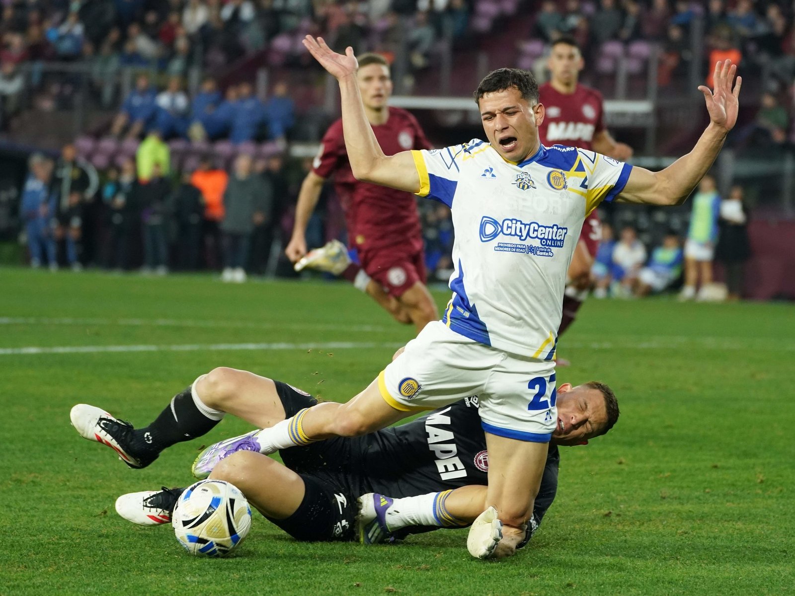 otro penal que aprovechó Di María, expulsión a Izquierdoz y la mano que reclamó todo San Lorenzo