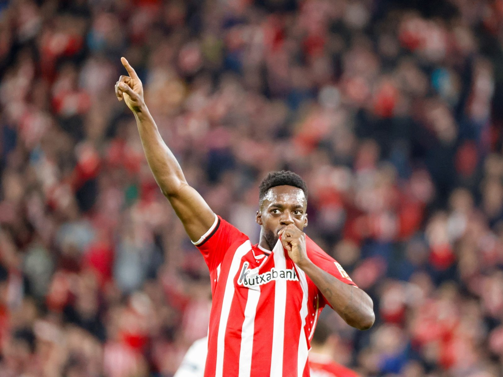 será el primer capitán negro en la historia del club