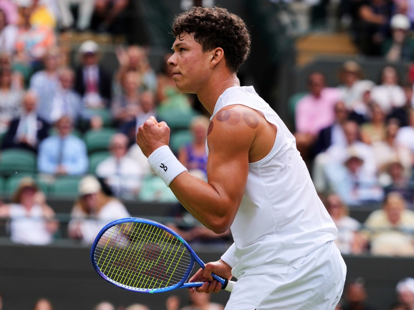 un Jannik Sinner que llega con problemas físicos se enfrenta a Ben Shelton por un lugar en las semifinales