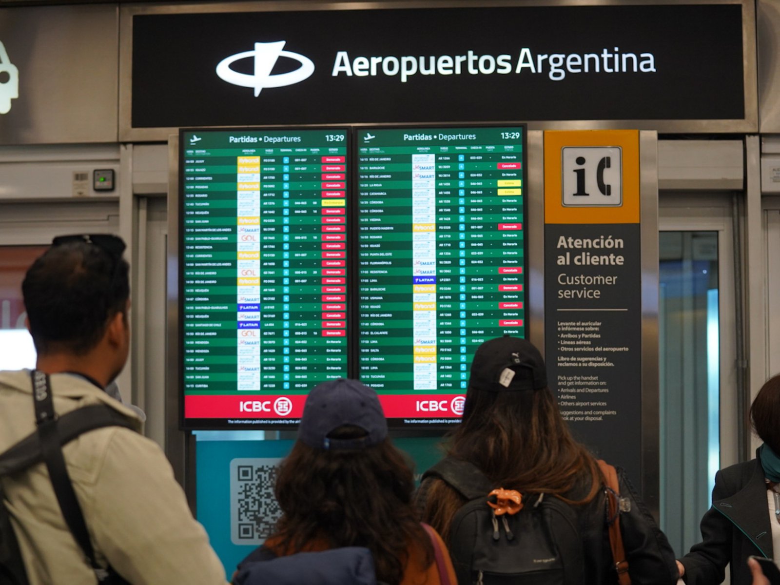 Aerolíneas advirtió que el paro de controladores aéreos de este martes afectará a casi 180 vuelos y a más de 15 mil pasajeros