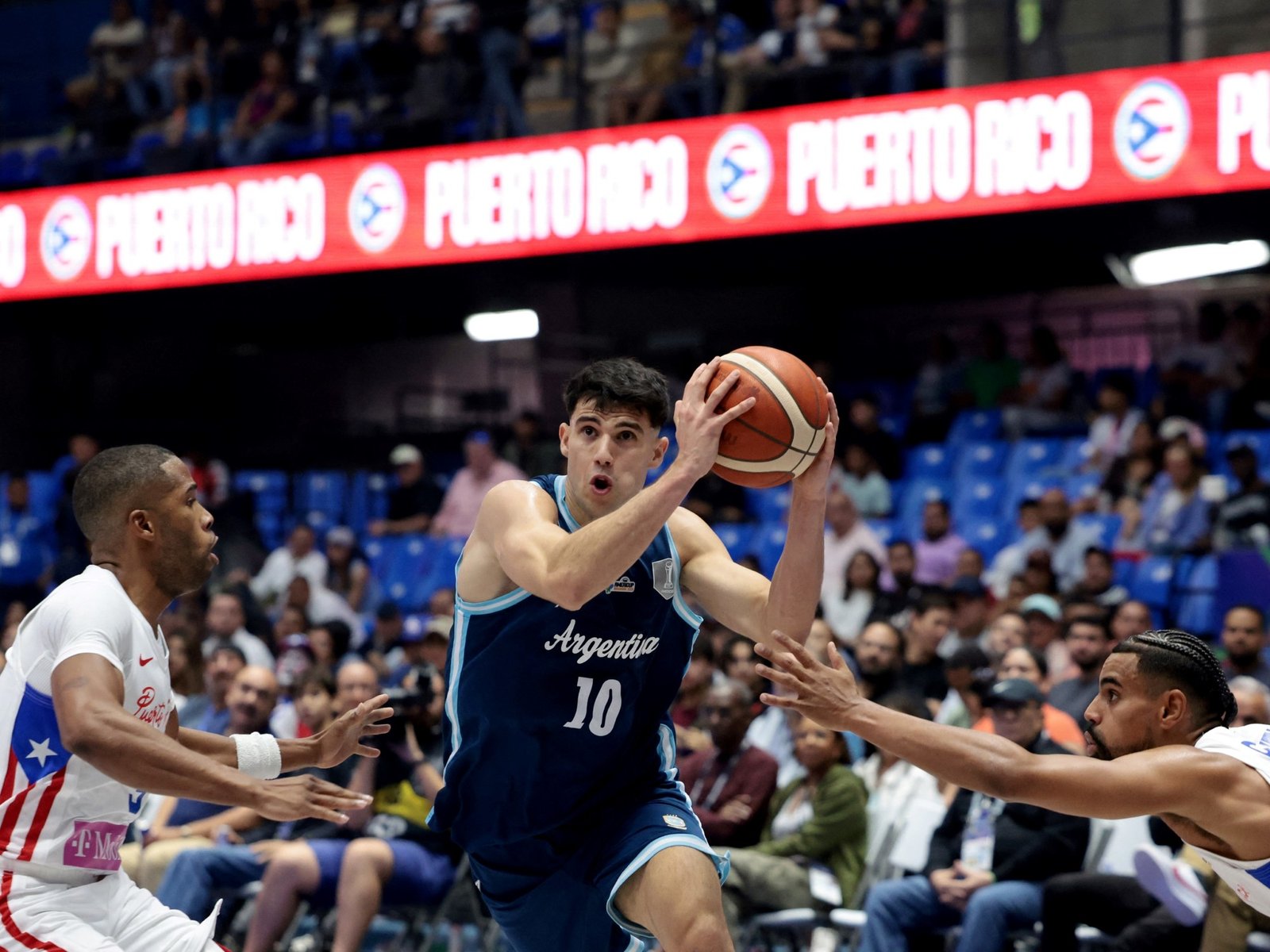 Argentina sufrió, pero le ganó a Puerto Rico en el suplementario y está en semifinales