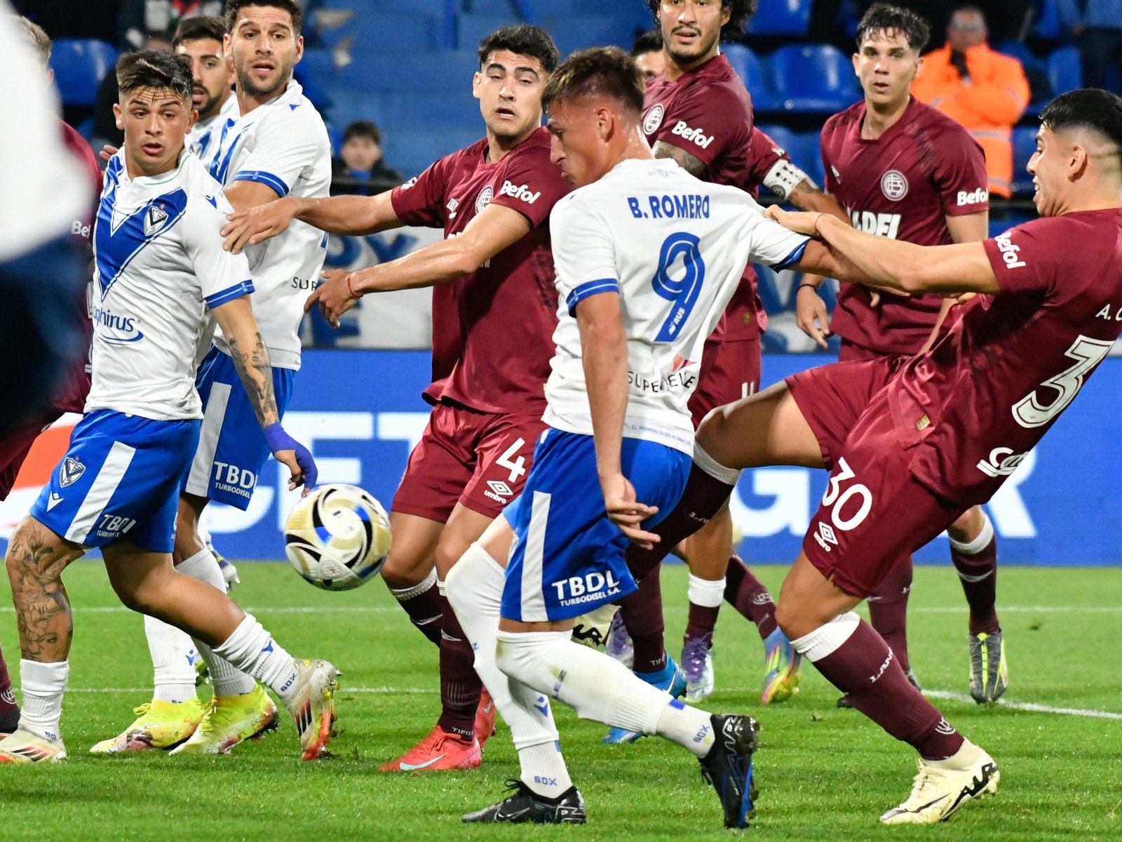 Argentinos perdió, a Rosario Central lo frenó la lluvia y Vélez le sacó dos puntos a River