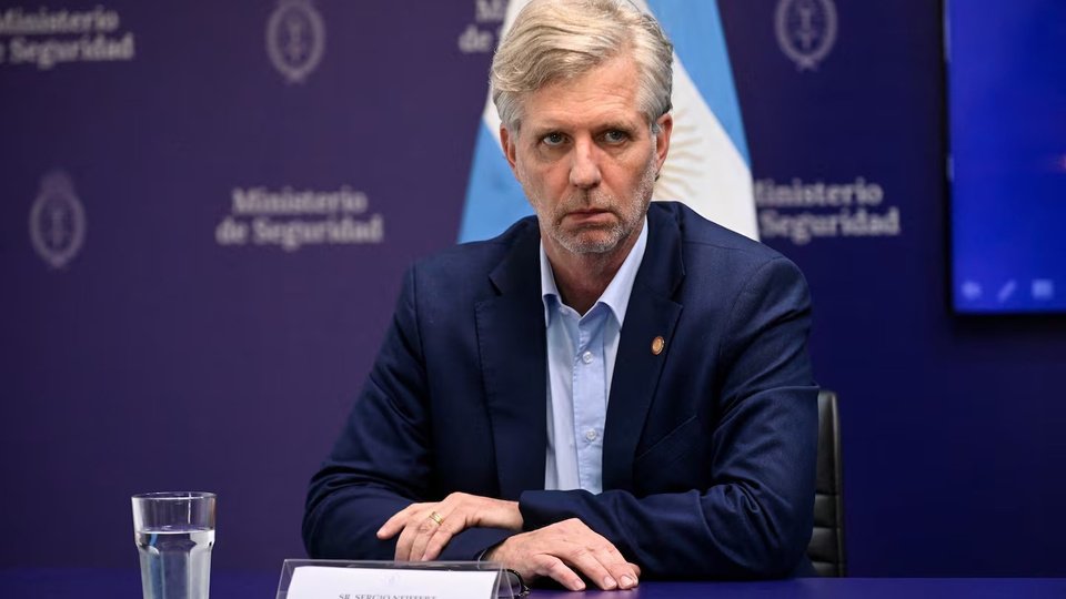 Axel Kicillof presentó una denuncia para que se investigue si el Gobierno lo espía | Las dos CTA apuntaron contra Milei y Neiffert