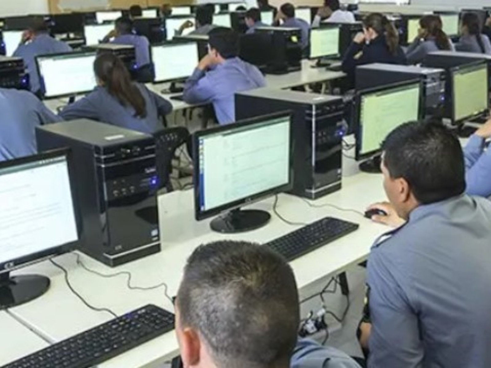 Como los residentes de medicina, un policía hizo trampa en un examen para obtener un ascenso en Santa Fe y fue suspendido