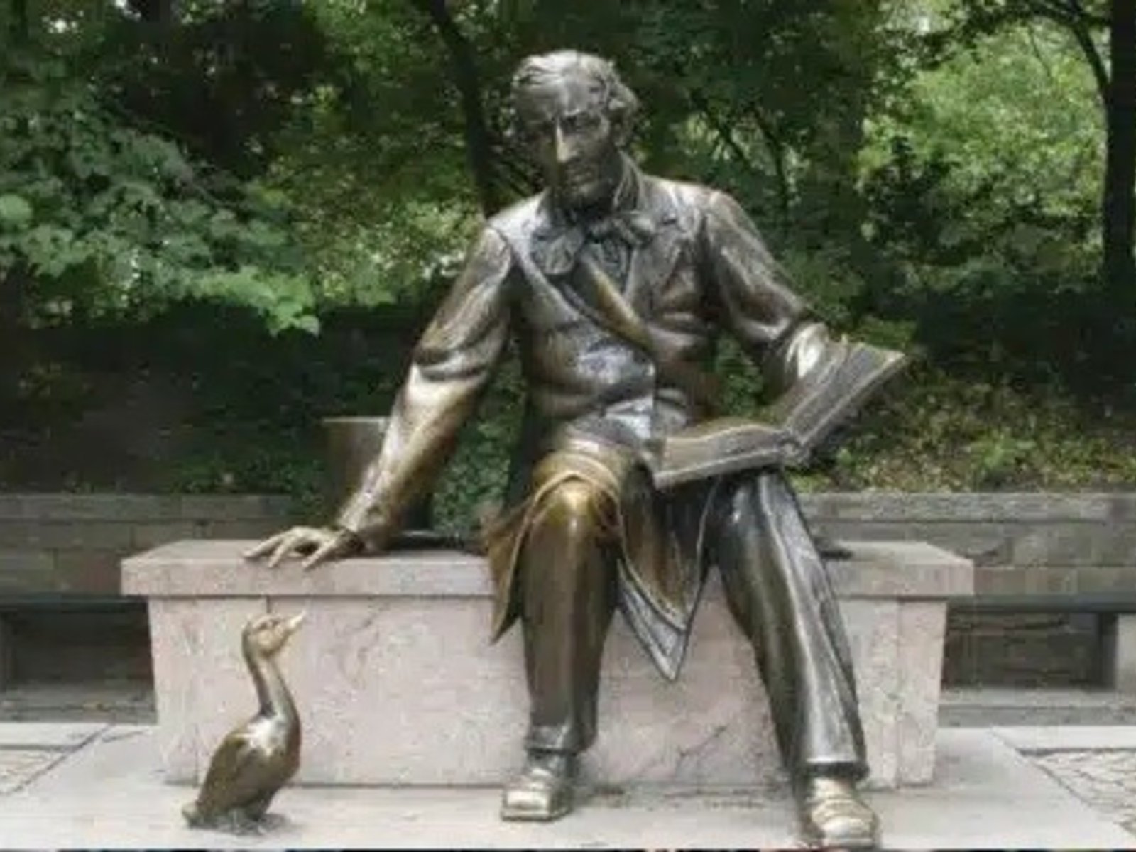 Dinamarca conmemora a Hans Christian Andersen a 150 años de su muerte