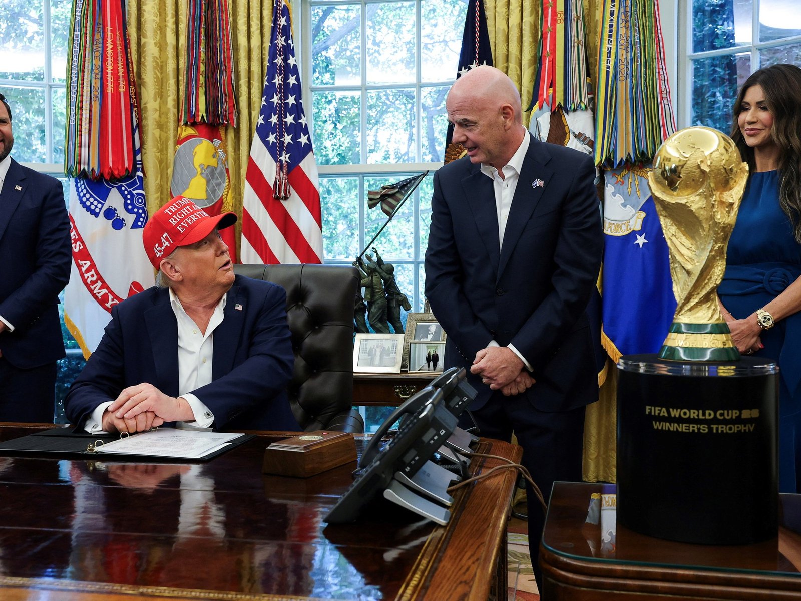Donald Trump recibió a Gianni Infantino en la Casa Blanca para anunciar cuándo y dónde será el sorteo de la Copa del Mundo