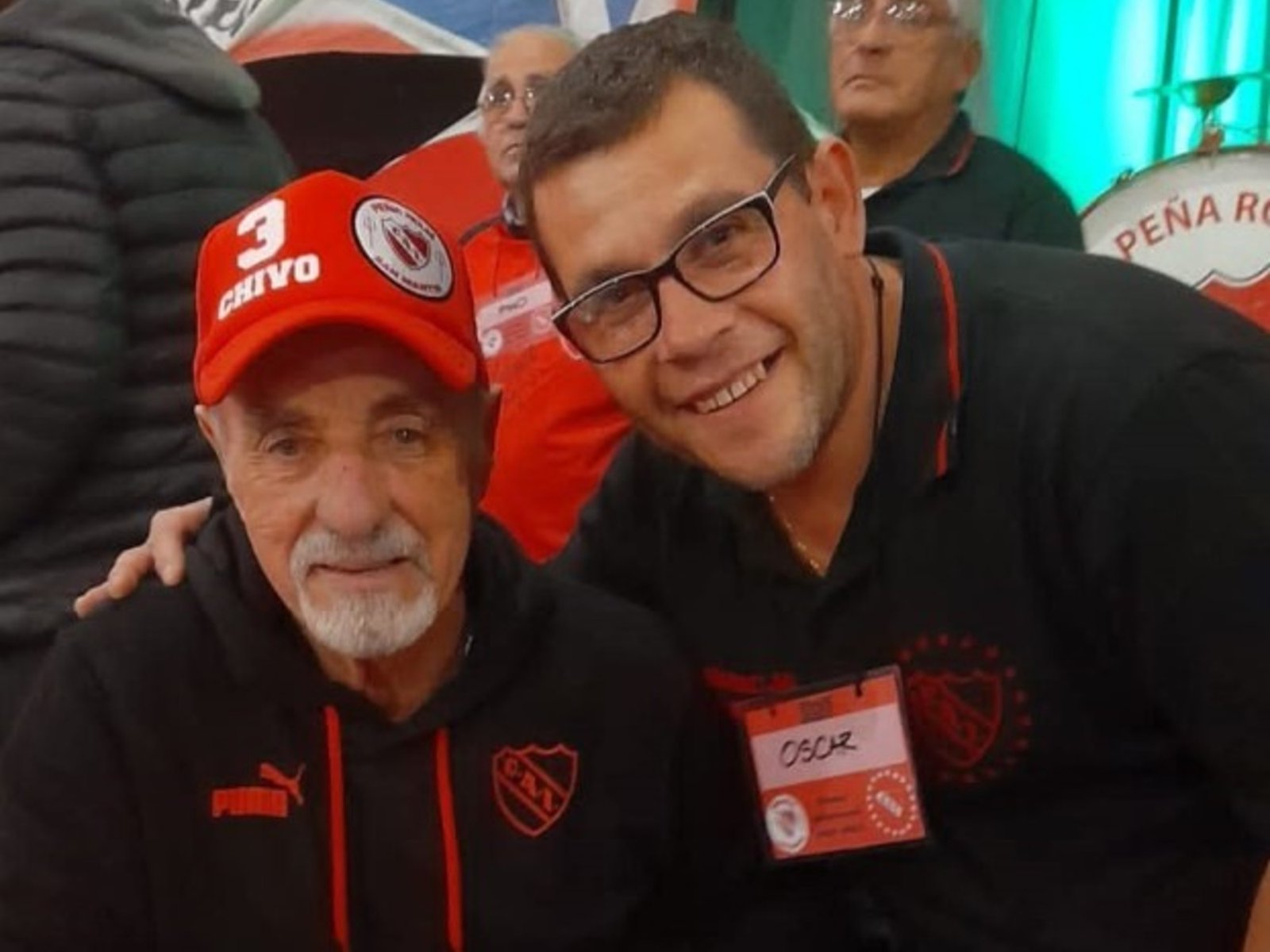 El hincha de Independiente que quedó en terapia intensiva tras sufrir una caída en el viaje a Rosario sigue grave pero hubo algunos signos alentadores