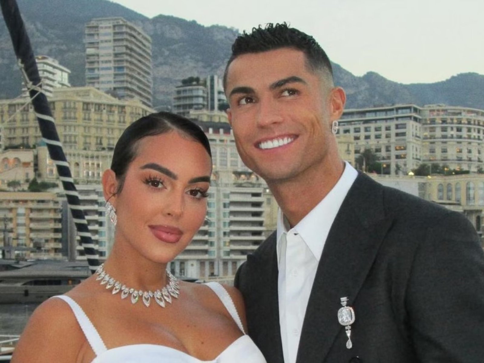 El romántico posteo con el que Cristiano Ronaldo y su pareja argentina, Georgina Rodríguez, anunciaron su casamiento