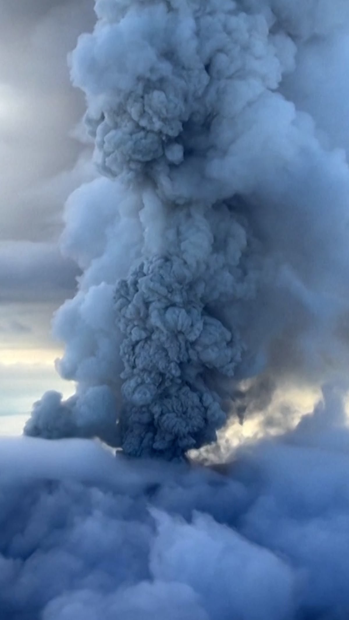 El volcán Krasheninnikov entra en erupción por primera vez en 600 años, tras el terremoto en Rusia