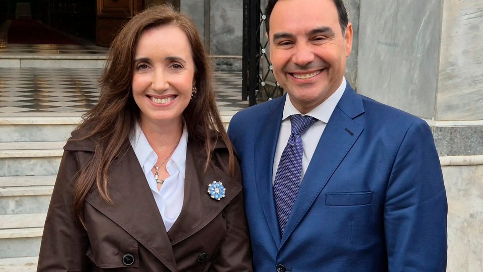 En plena tensión con la Casa Rosada, Victoria Villarruel viajó a reunirse con Gustavo Valdés | Otro gesto desafiante de la vicepresidenta