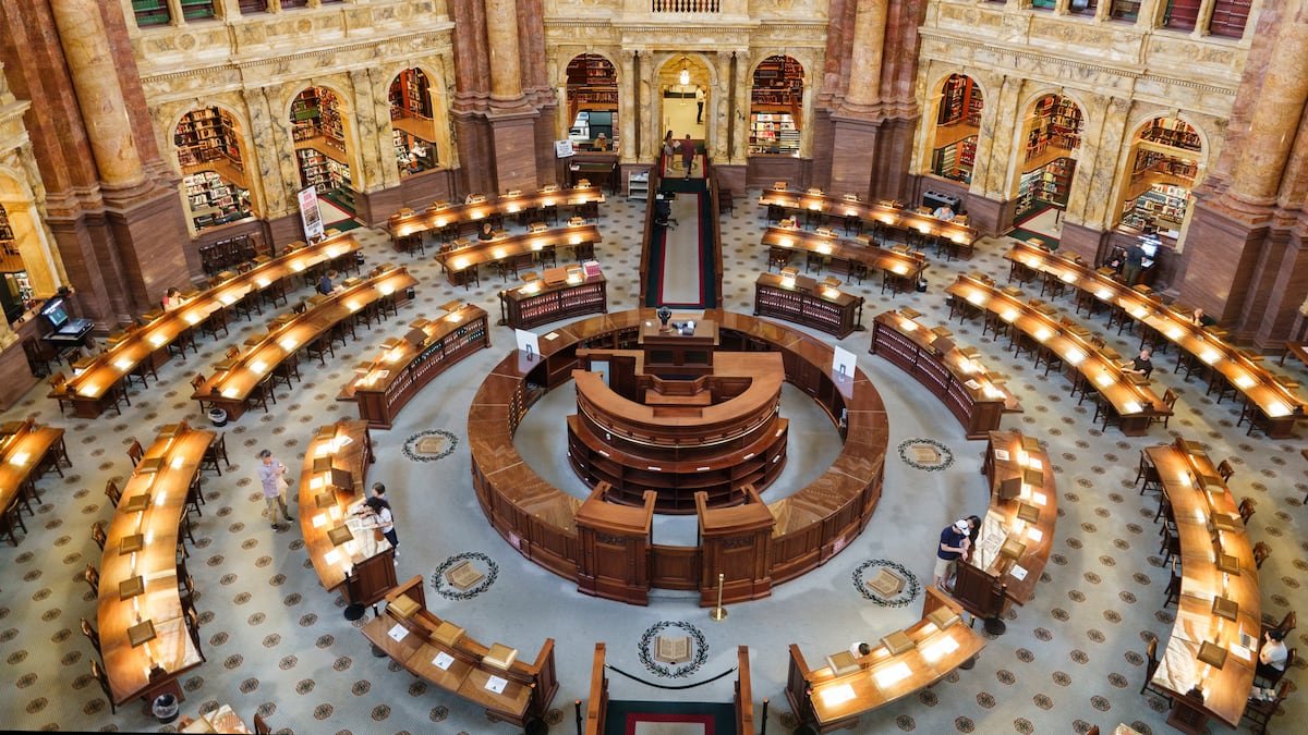 Fake news: La biblioteca en llamas: el asesoramiento científico en la era de la desinformación | Ciencia