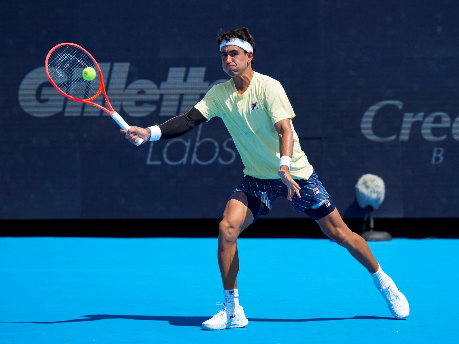 Francisco Comesaña vomitó por el calor y levantó tres match points para ganarle a Opelka y meterse en octavos