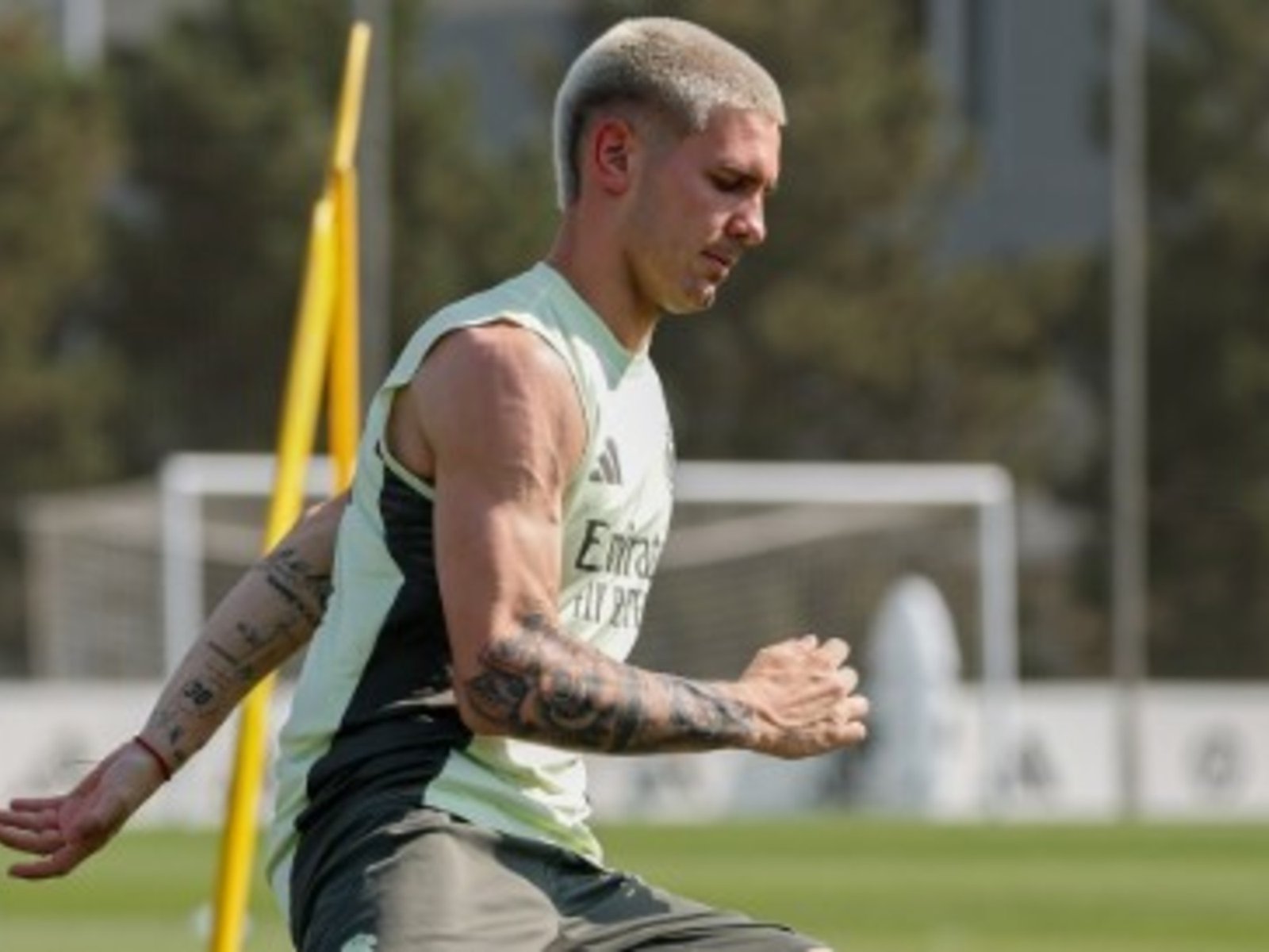 Franco Mastantuono tuvo su primer entrenamiento en el Real Madrid y destacó la “calidad” de sus compañeros y la “velocidad” con la que juegan