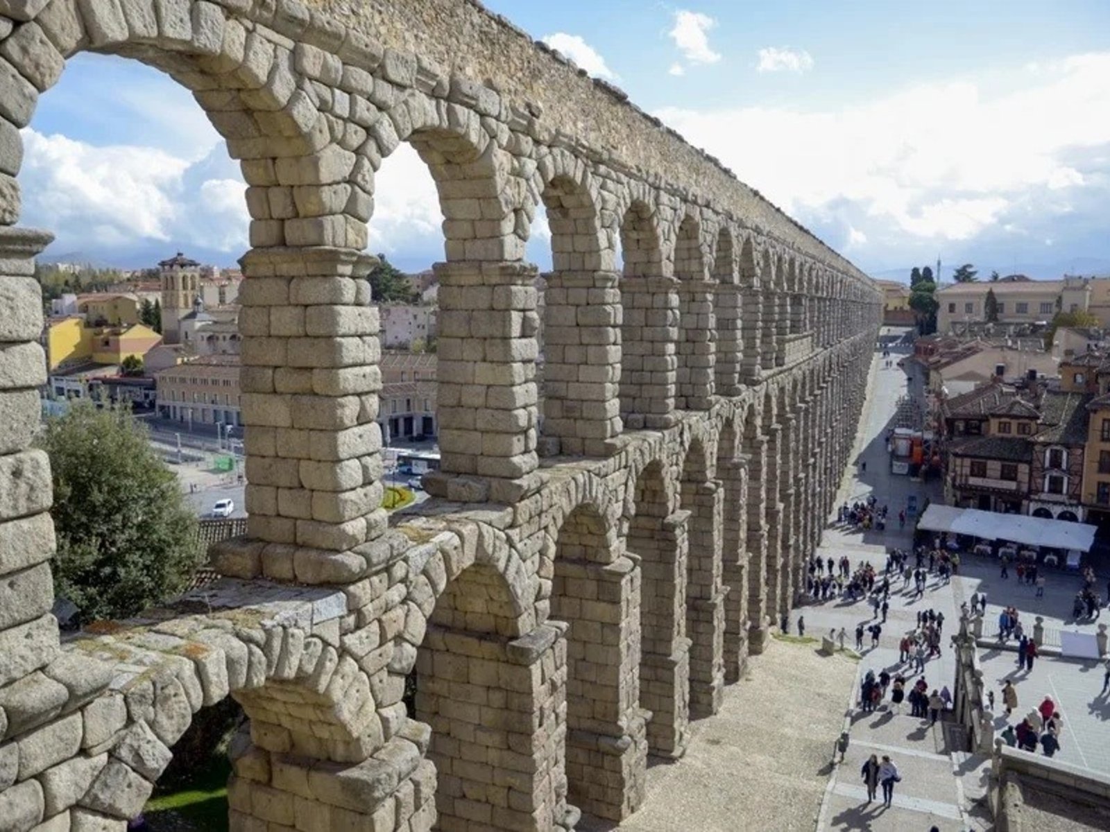 Iba a vender por internet una piedra del acueducto romano de Segovia y lo descubrieron