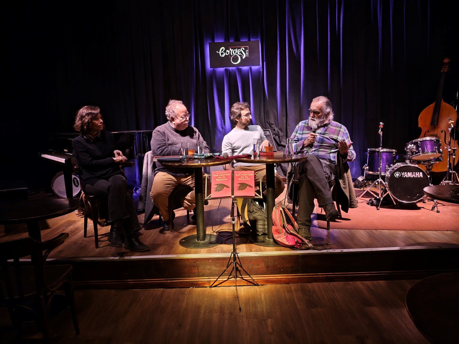 Jorge Fondebrider recorre la simbología de estas aves en todas las culturas