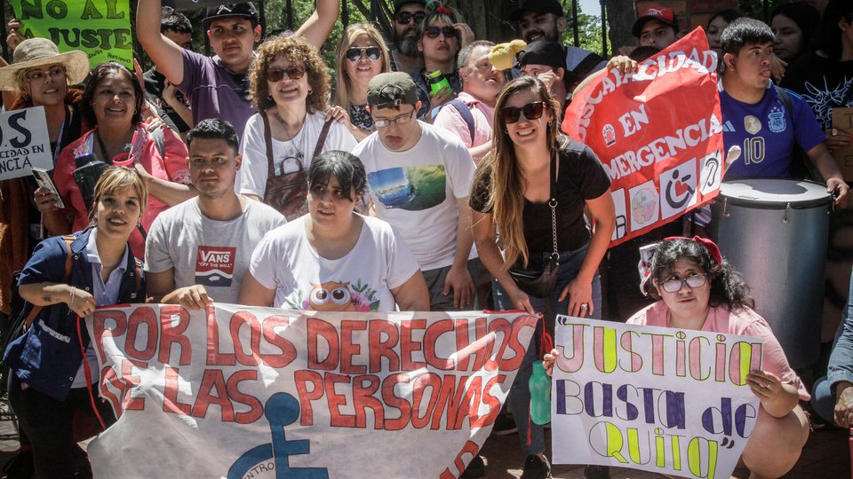 "La crueldad del Gobierno con la discapacidad es criminal" | Marcha en Congreso contra el veto a la emergencia 