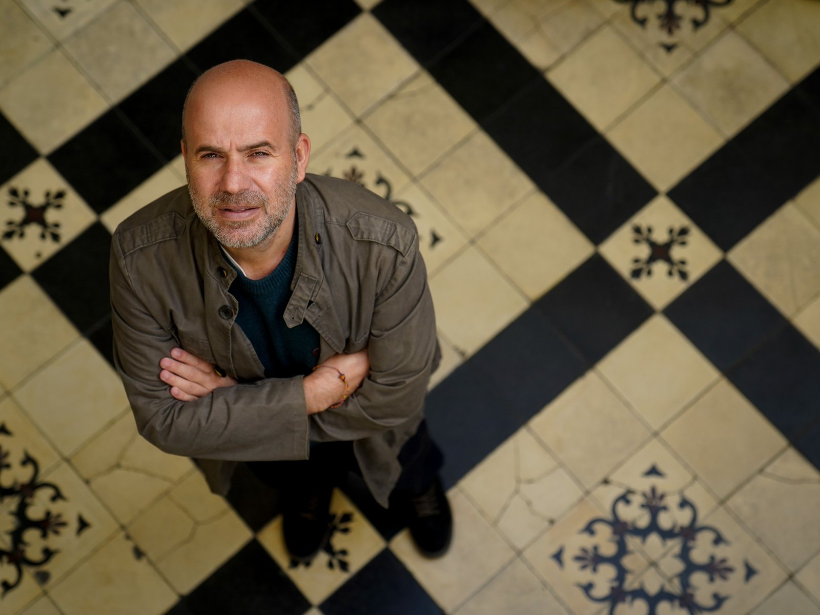 “La infelicidad es un motor de creación”, dice Javier Peña, el creador del podcast ‘Grandes infelices’