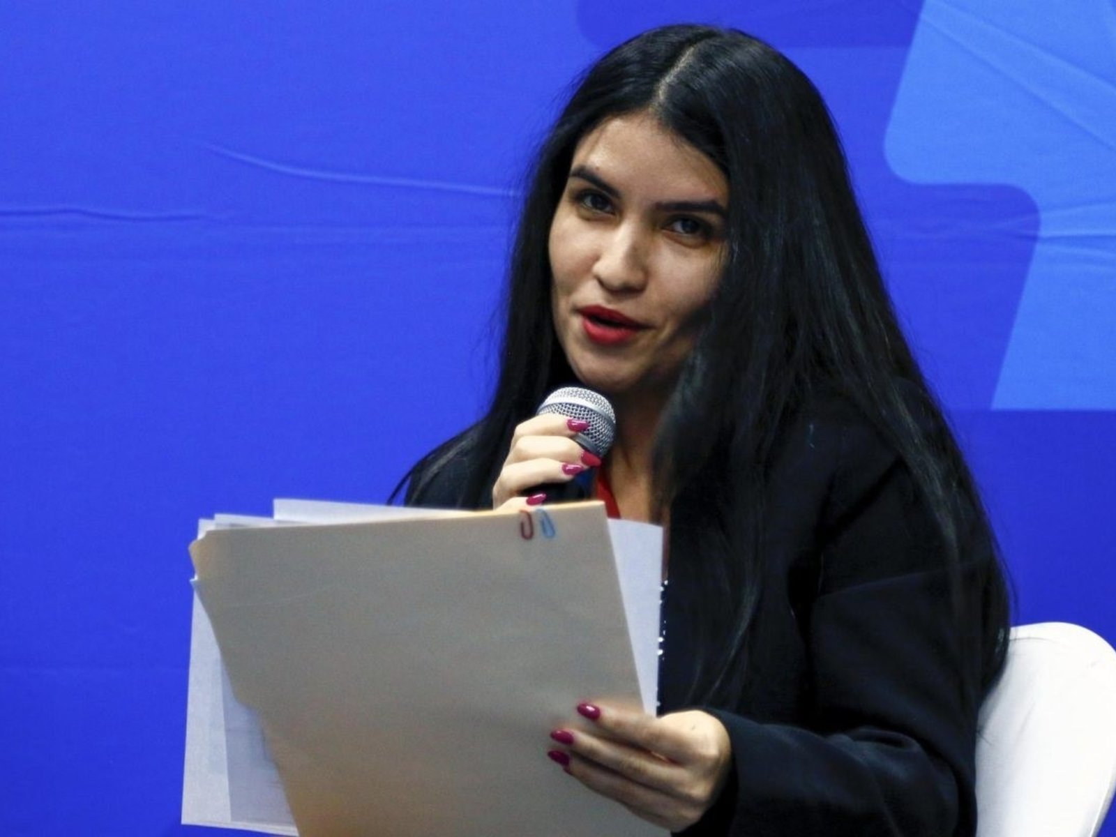 La poesía que anida entre los barcos hundidos será el eje de la poeta panameña Alessandra Monterrey