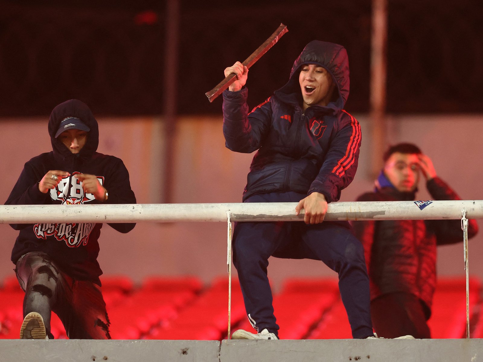 “Las cuestiones futbolísticas se resuelven dentro del campo”