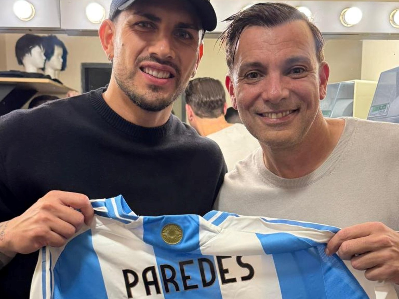 Leandro Paredes fue a la calle Corrientes y recibió una seductora propuesta de Martín Bossi