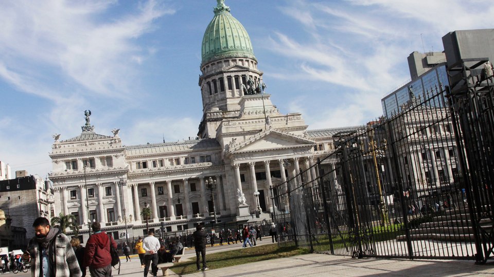 Los constitucionalistas exponen las incoherencias del proyecto de Milei | Un amplio abanico de abogados se expresó, desde Sabsay hasta Gil Domínguez