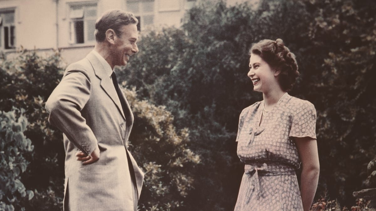 Los fantasmas de la familia real británica: Isabel II intentó reconectar con su difunto padre y la mansión embrujada de la reina Camila | Gente
